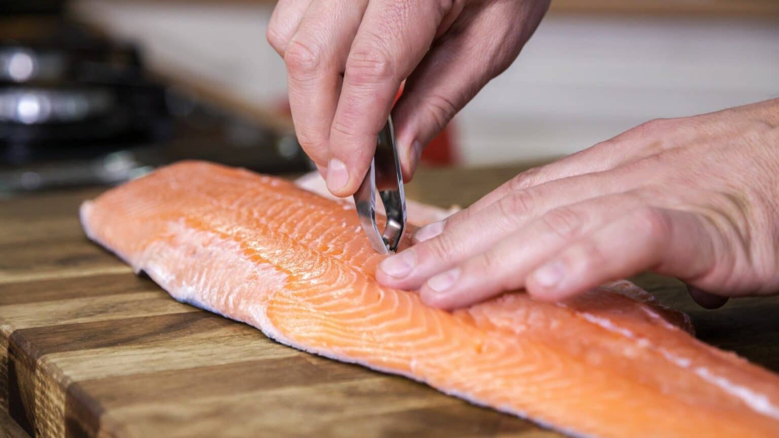 What Fish Tweezers to Choose and How to Remove Bones with Them
