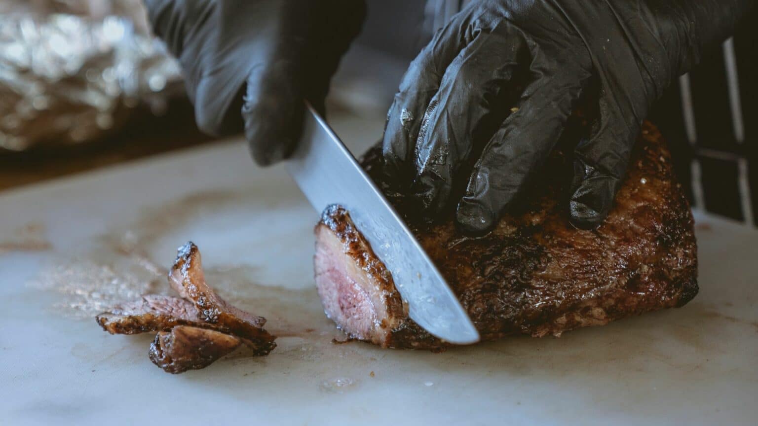 What factors should you consider when choosing an appropriate steak knife for your meat