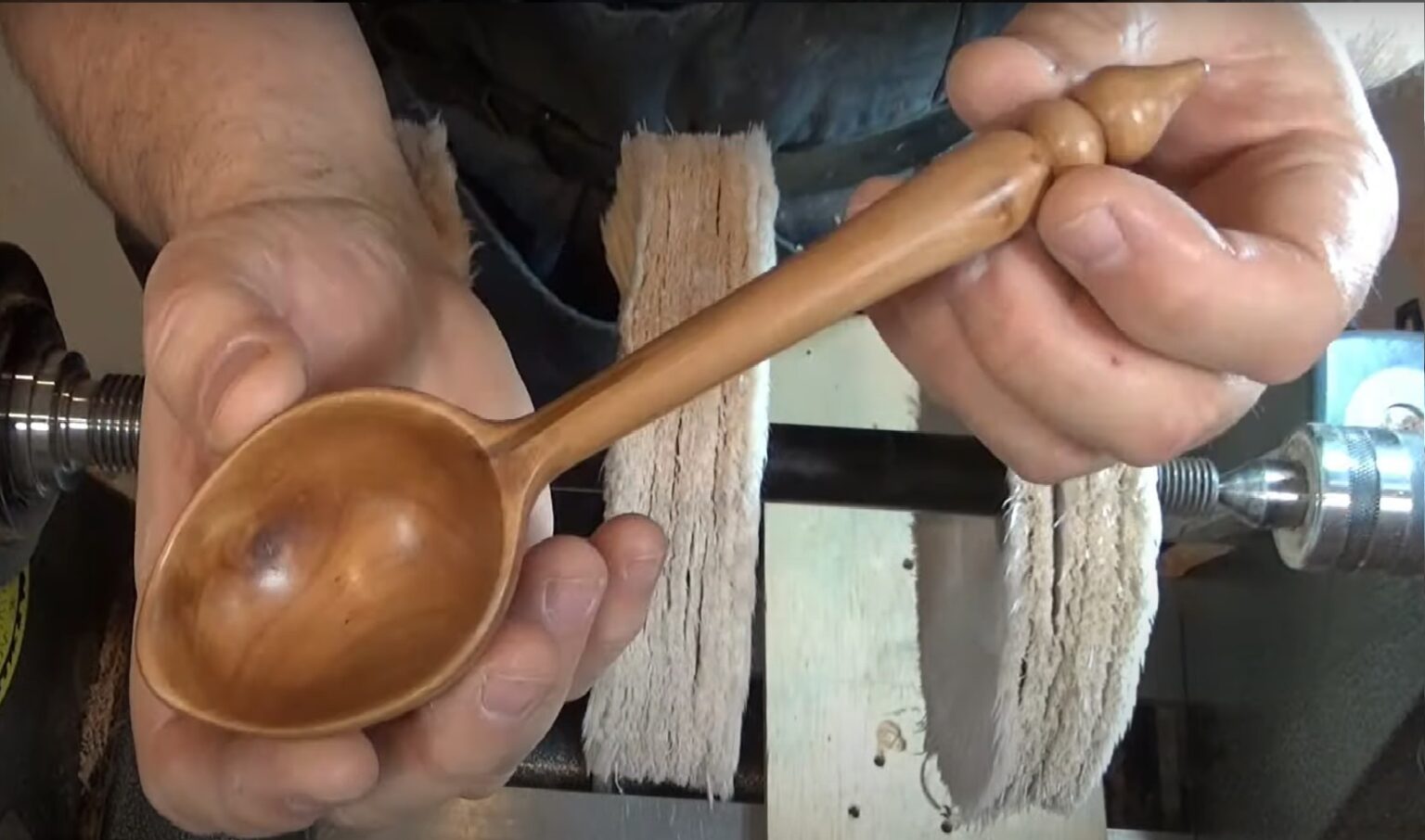 What are the different types of wooden ladles